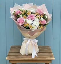 Букет цветов из:  Гвоздики, Орхидеи и Розы в Посёлке Палатка