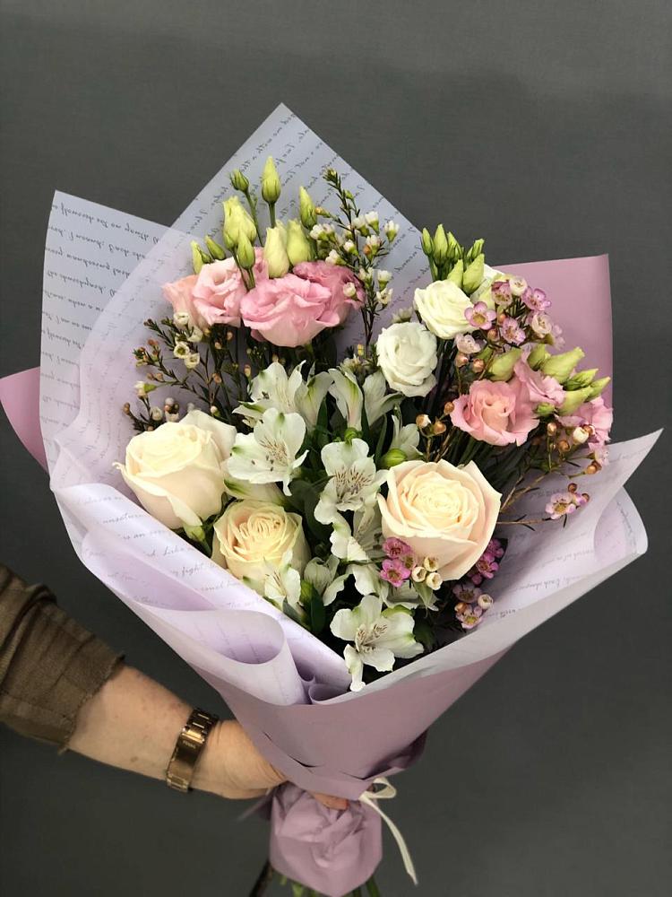 Букет цветов из: Альстромерии, Розы и Лизиантусы в Посёлке Палатка