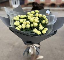 Букет Белые кустовые розы Солинеро в Посёлке Палатка