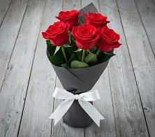 Букет 5 Красных роз Эдлесс Лав в Посёлке Палатка