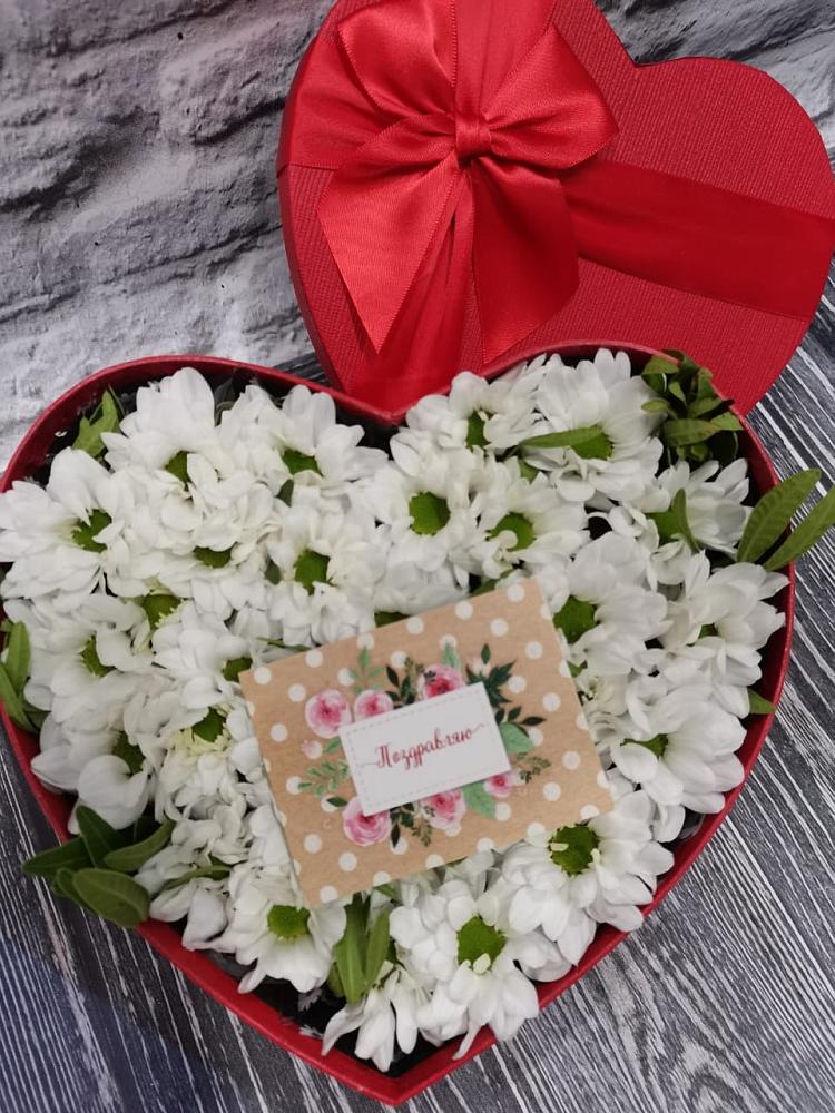 Цветочная композиция из Хризантемы в виде сердца в Посёлке Палатка