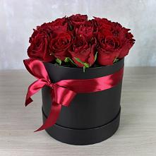 Композиция исключительность в Посёлке Палатка Цветочная композиция из Розы в шляпной коробке в Посёлке Палатка