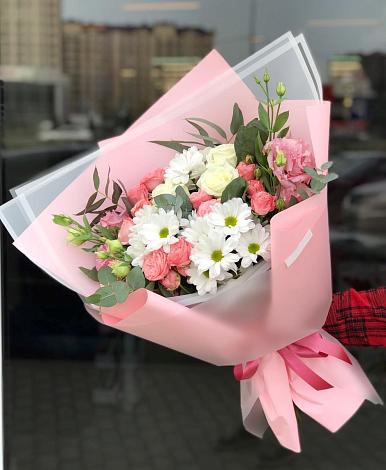 Букет цветов из: Розы, Лизиантусы и Хризантемы в Посёлке Палатка